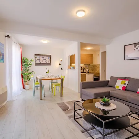 Apartamento Le Christina By Interhome